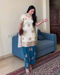 Traje de fiesta de moda de diseño único Chinon seda secuencia pesada bordado trabajo superior e inferior con borde de encaje trabajo Dupatta - Product Image 4