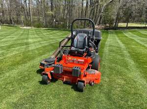 Consigue este cortacésped Kubota 2023 Kubota Z422. - Product Image 4