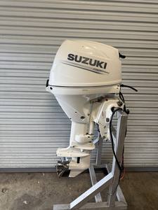 Moteur hors-bord pour bateau Suzuki DF30 4 temps 2019 avec trim électrique 20 pouces Super propre - Product Image 5