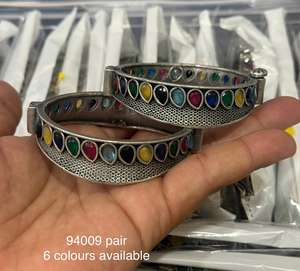 Brazalete Kada oxidado de diseñador para trajes étnicos de mujer - Product Image 6