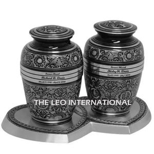 Acabado de peltre de latón Eternal Love Photo Companion Urns Base de corazón para mamá y papá 6.5X6.5X10.5 pulgadas Adulto 228 Cubic - Product Image 6