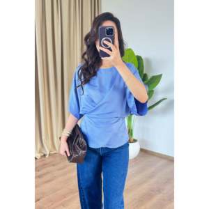 Blouse bleue à nouer croisé - Vente en gros - Product Image 4