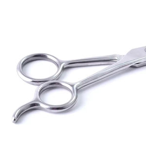 Ciseaux de barbier de qualité salon offrant une coupe contrôlée, une manipulation fluide et des résultats impeccables pour les coiffeurs professionnels - Product Image 4