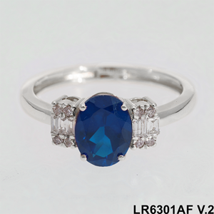 Bague Classique à Trois Pierres pour Femme en Or Jaune 14K Plaqué Rhodium avec Diamant Naturel Rond Brillant de 0,14 CTW et Accents Baguette - Product Image 2