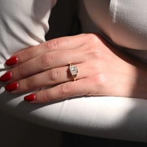 Anillo de compromiso de diamante cultivado en laboratorio de corte radiante de 10 quilates de oro premium para novia, joyería de boda de lujo, proveedor OEM ODM, suministro al por mayor de fábrica - Product Image 6