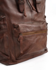 Venta al por mayor 100% de cuero genuino impermeable portátil de moda casual desgaste de cuero mochila en color sólido - Product Image 5