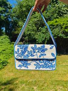 Bolso bandolera artesanal con cuentas e hilo de trabajo - Product Image 3