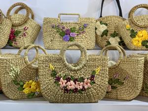 Conjunto elegante de dos bolsos de mano vintage Diseño abierto elegante Jacinto de agua hecho a mano Colección de moda ecológica - Product Image 4