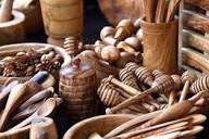 El dispensador de miel de madera de olivo es una herramienta duradera, no porosa e higiénica, hecha a mano. - Product Image 3