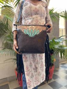 Handtooled Sculpture Cuir Frange Grande Capacité Sangle Réglable Sac À Bandoulière Nouveau Designer Bohème Élégant À La Main Peau De Vache - Product Image 4
