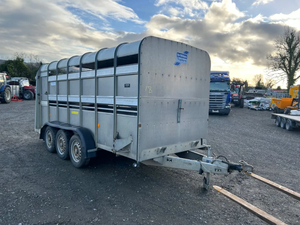 Remolque ganadero de tres ejes de 14 pies de alta resistencia para el transporte de ganado vacuno, ovino, porcino, alpacas y otros animales. - Product Image 3