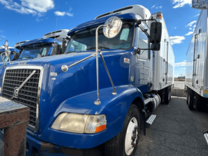 <b>Used</b> 2014 V-O-L-V-O Reefer/<b>Refrigerated</b> Heavy <b>Truck</b> Dually Conventional Day Cab Euro 4 - Product Image 6