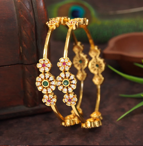 กำไลทองเหลืองที่ออกแบบอย่างหรูหราพร้อมด้วยลวดลายดอกไม้สีดำและกระจุกหินสีขาวและสีแดงขนาดเล็กในราคาขายส่ง - Product Image 4