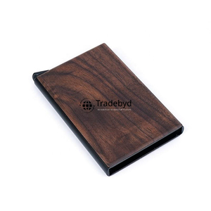 Tarjetero Cuadrado de Madera de Nogal Natural Hecho a Mano con Grabado para Organización de Escritorio de Oficina Runwood TB-HDH-WCD-037 - Product Image 3