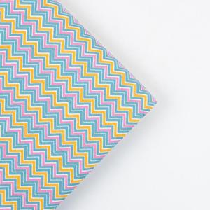 Collection de luxe de tissu de coton imprimé en zigzag de coton tissu organique naturel multicolore pour la literie et les vêtements de bébé - Product Image 4