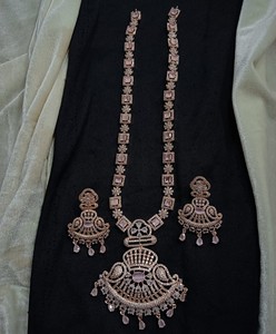 PENDENTIF AMÉRICAIN TRADITIONNEL ENSEMBLE PENDENTIF DIAMANT AMÉRICAIN AMÉRICAIN AMÉRICAIN ET ENSEMBLE PENDENTIF CLASSIQUE PLAQUÉ OR POUR FEMMES ET FILLE ET ENSEMBLE DE BIJOUX - Product Image 1