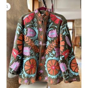 Veste en velours brodée en gros, mélange de styles, veste à broderies, veste en velours brodée à la main, veste uzbek Suzani avec deux poches latérales, vestes unisexes - Product Image 2