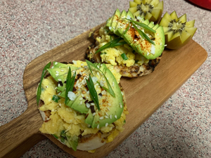 Planche à découper en bois et résine écologique faite à la main |   Planche à découper durable, lavable au lave-vaisselle, épaisseur personnalisable pour la maison et l'hôtel - Product Image 4