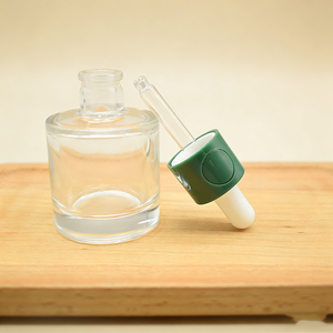 Flacone Contagocce in Vetro Trasparente da 30ml con Tappo Verde, Bottiglia Vuota per Cosmetici, Oli Essenziali, Profumi e Prodotti per la Cura della Pelle - Product Image 6