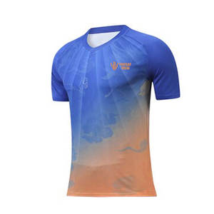 เสื้อฟุตบอลผ้าโพลีเอสเตอร์น้ำหนักเบาระบายอากาศได้ดีแห้งเร็วเสื้อผ้าฝึกสีและโลโก้ตามสั่ง - Product Image 1