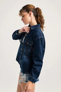 2025 nouveauté veste en jean courte pour femmes personnalisée conception délavée de longueur moyenne mince avec rembourrage en coton pour le confort OEM - Product Image 2