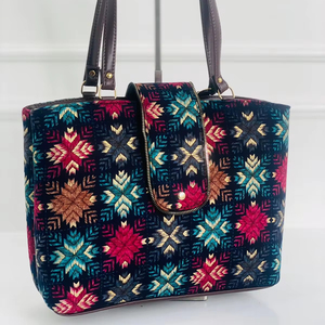 Fourre-tout décontracté à double cloison fait à la main Sac à main en tissu imprimé fantaisie Modèle n ° 2114 Fait à la main en Inde - Product Image 1