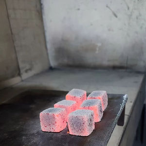 Briquettes de charbon de coco de luxe par Merades d'Indonésie Charbons de coco à combustion propre pour une expérience chicha de luxe à Oman - Product Image 3