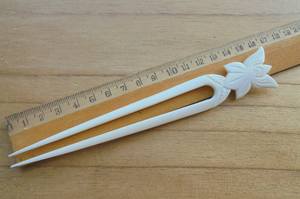 Pasador/Pinza para el Cabello Hecho a Mano con Hueso Natural Ecológico Moderno, Soporte para Moño Tradicional, Accesorios para el Cabello de Moda, Objeto de Colección Artístico - Product Image 3