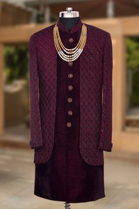 Primera impresión: Vestido indo-occidental hecho a mano para hombre, en negro y beige, diseño propio, ideal para bodas u cualquier evento. - Product Image 6