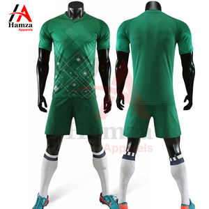 Uniforme de Fútbol Profesional Verde con Cuello en V, Diseño Personalizado, Ligero, Transpirable, Elástico, Manga Corta, Unisex, Adulto, 100% - Product Image 3
