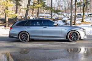 Mercedes-AMG E63 S Wagon 2019 Usado en Excelentes Condiciones, Sin Reserva, Motor V8 Twin-Turbo de 603 hp, Tracción en las Cuatro Ruedas, Color Gris Selenite Magno Designo, Sin Modificaciones - Product Image 2