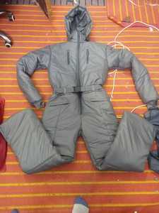 Customised Sporty <b>Patches</b> Two-Tone Puffer Jackets Modern Outdoor Outfits for Men Trendy Winter Street wear Trend - Product Image 4