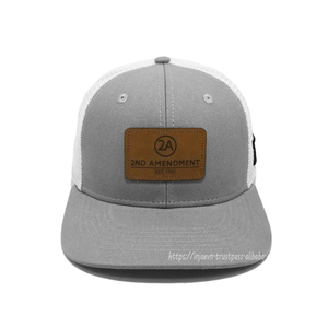 Gorra deportiva de 6 paneles hecha en Vietnam con logotipo de parche de cuero, gorra de camionero de malla blanca cómoda estructurada, hecha en Vietnam - Product Image 1