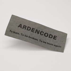 ฉลากผ้าฝ้ายพิมพ์ลายเป็นมิตรกับสิ่งแวดล้อมฉลากหนัง PU สีกำหนดเองกันน้ำทนทานล้างทำความสะอาดได้ - Product Image 4