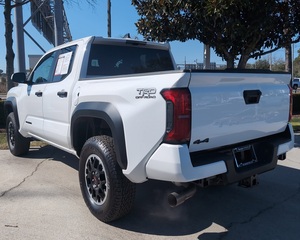 Camioneta Tacoma 2025 Usada de Buena Calidad, 4x4 TRD Todoterreno Híbrida FWD - Product Image 3