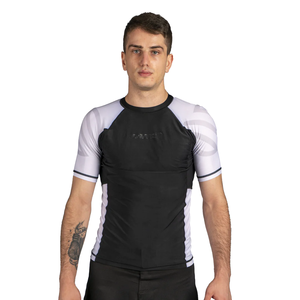 2024 unisexe conception personnalisée Rash Guard hommes adultes haute qualité MMA Rush manches courtes Spandex Gym Gear impression sublimée - Product Image 3
