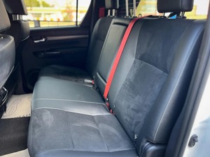 Camioneta Doble Cabina 2025 con Tracción en las Cuatro Ruedas, Automática, Volante a la Izquierda, Bajo Kilometraje, Interior Oscuro, Híbrida de Gasolina - Product Image 3