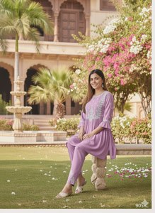 Traje Salwar de Dos Piezas Estilo Occidental IN-DO para Eventos y Fiestas, en Rayón Pesado con Trabajo Chikankari, para Adultos o Niñas - Product Image 3
