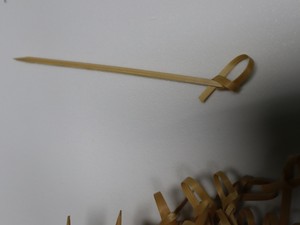 Vente en gros 100% bambou naturel jetable suspendu noeud brochettes décoratif Cocktail fruits pics outils Type - Product Image 6