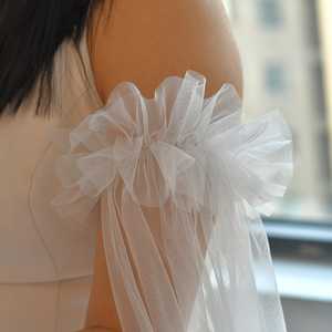 Bridella MM03-I, Blusa Elegante Ligera de Malla Roja con Manga de Hombro Descubierto para Bodas, Graduaciones y Eventos Formales - Product Image 1