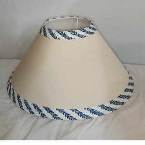 Mini abat-jour en tissu de lin au design moderne et fait à la main finition enduite de poudre écologique sans danger pour les lampes de table/sol d'intérieur - Product Image 1