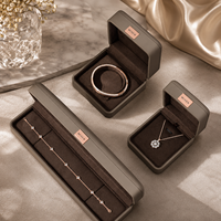 MISEN Coffret d'emballage de bijoux en cuir gris personnalisé – Boîtes carrées pour bagues, colliers et bracelets – Solution de luxe imprimée pour marques