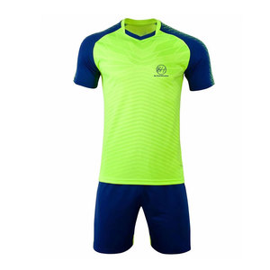 Uniforme de football sur mesure de qualité supérieure, couleur personnalisée, léger et respirant, fabriqué au Pakistan - Product Image 1