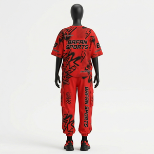 Conjunto de Camiseta Roja Estampada de Algodón de 210 GSM de Alta Calidad con Pantalones Cargo para Mujer, Ropa Urbana con Logotipo Personalizado - Product Image 2