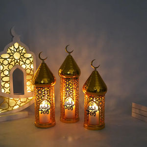 Belle lanterne marocaine en métal durable, décoration de Ramadan, lumière de fête musulmane pour les célébrations à domicile, les fêtes - Product Image 1