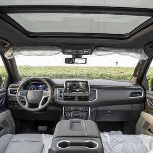 Auto Usado en Excelentes Condiciones, Bajo Kilometraje, Chevrolet Tahoe Z71 2022, SUV 5 Puertas, 5.3L 8 Cilindros, Automático, Tracción en las Cuatro Ruedas, Listo para Enviar a Todo el Mundo - Product Image 2