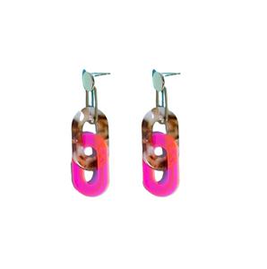 Boucles d'oreilles en acrylique époxy au design élégant pour dames longues boucles d'oreilles en acrylique en résine pour un style minimaliste - Product Image 6