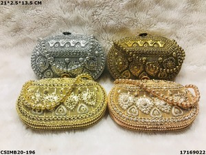 Sacs à main en métal pour femmes, exclusifs, faits à la main par des designers |   Pochette élégante en métal pour femmes, faite à la main - Product Image 5