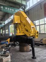 Grue montée sur camion de fabrication chinoise 4x8, flèche portable à 6 sections, pompe hydraulique, hauteur de levage 25m, charge élevée