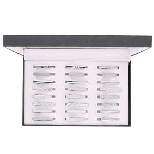 Ensemble de 24 barres de cravate Vittorio Vico de haute qualité comprenant des pinces à cravate dans une boîte de présentation en vente aux États-Unis - Product Image 5